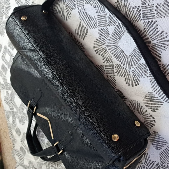 Steve Madden vegan leather multi compartment zip travel messenger laptop bag - Picture 13 of 17